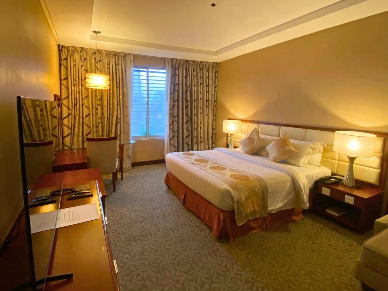 The Avenue Plaza Hotel Naga  Zewnętrze zdjęcie